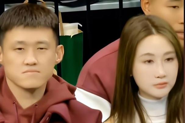 周琦老婆曾逼其回国,周琦 老婆